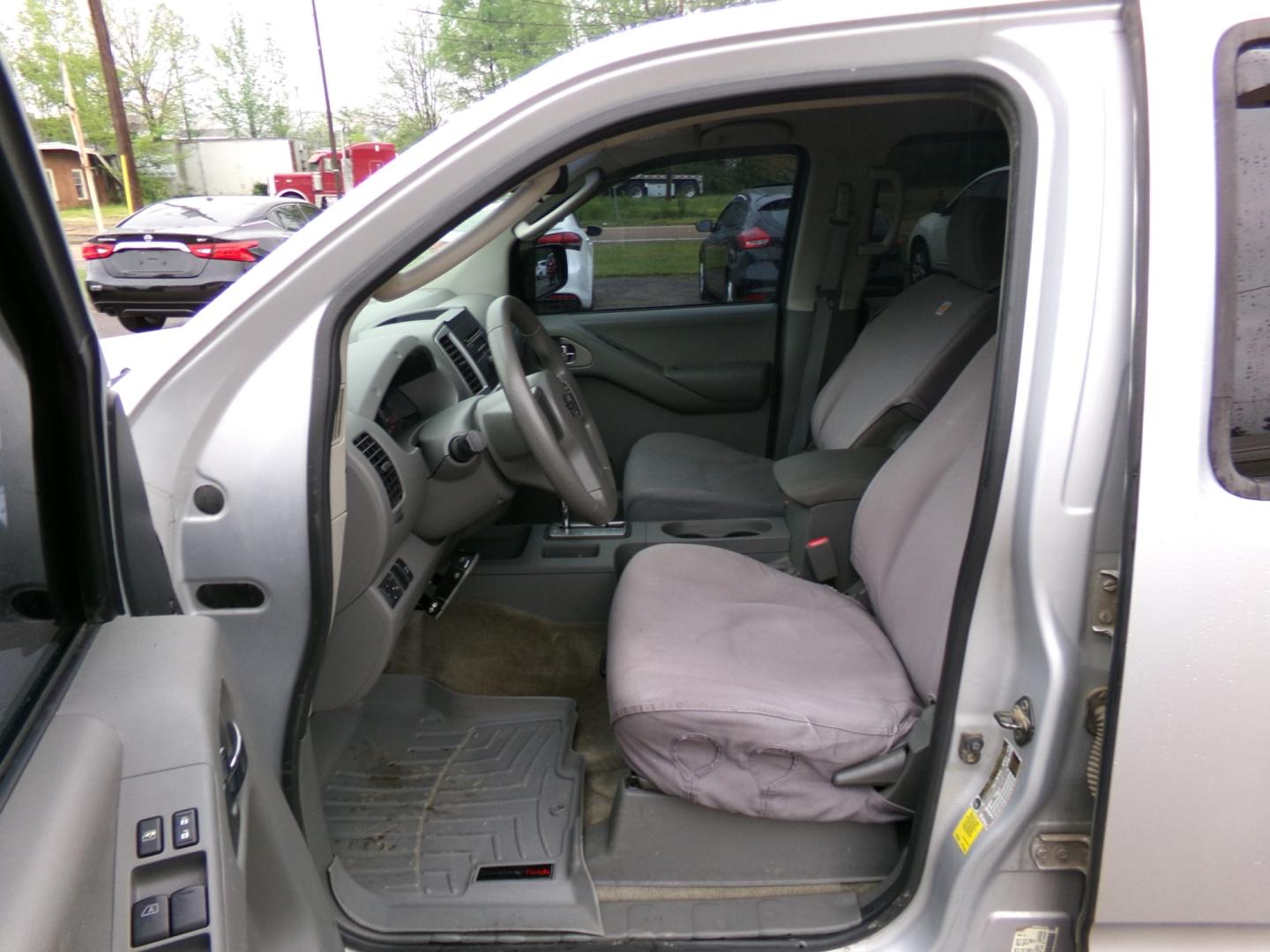 2011 Silver /Gray Nissan Frontier SV (1N6AD0ER0BC) with an 4.0L V6 engine, automatic transmission, located at 401 First NE, Bearden, AR, 71720, (870) 687-3414, 33.726528, -92.611519 - Photo#8